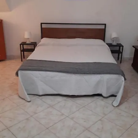 فندق مبيت وإفطار Dimora Letizia- 1 3*